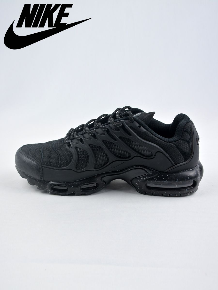 nike air max plus se triple black