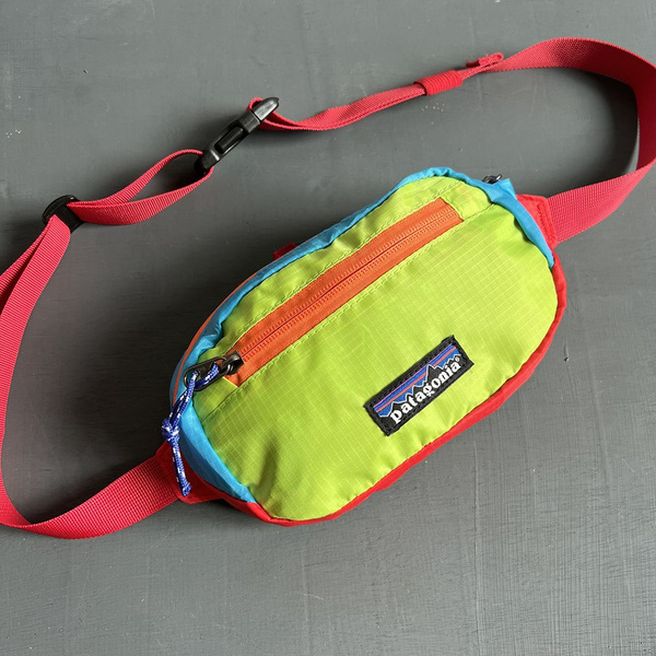 Маленькая салатовая поясная сумка Patagonia Ultralight Hole Mini Hip ...
