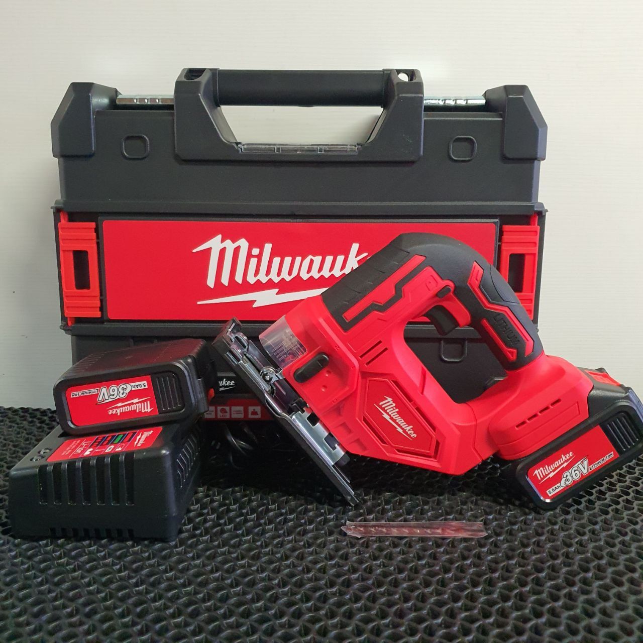 Аккумуляторный электро лобзик Milwaukee 36V 5Ah с кейсом