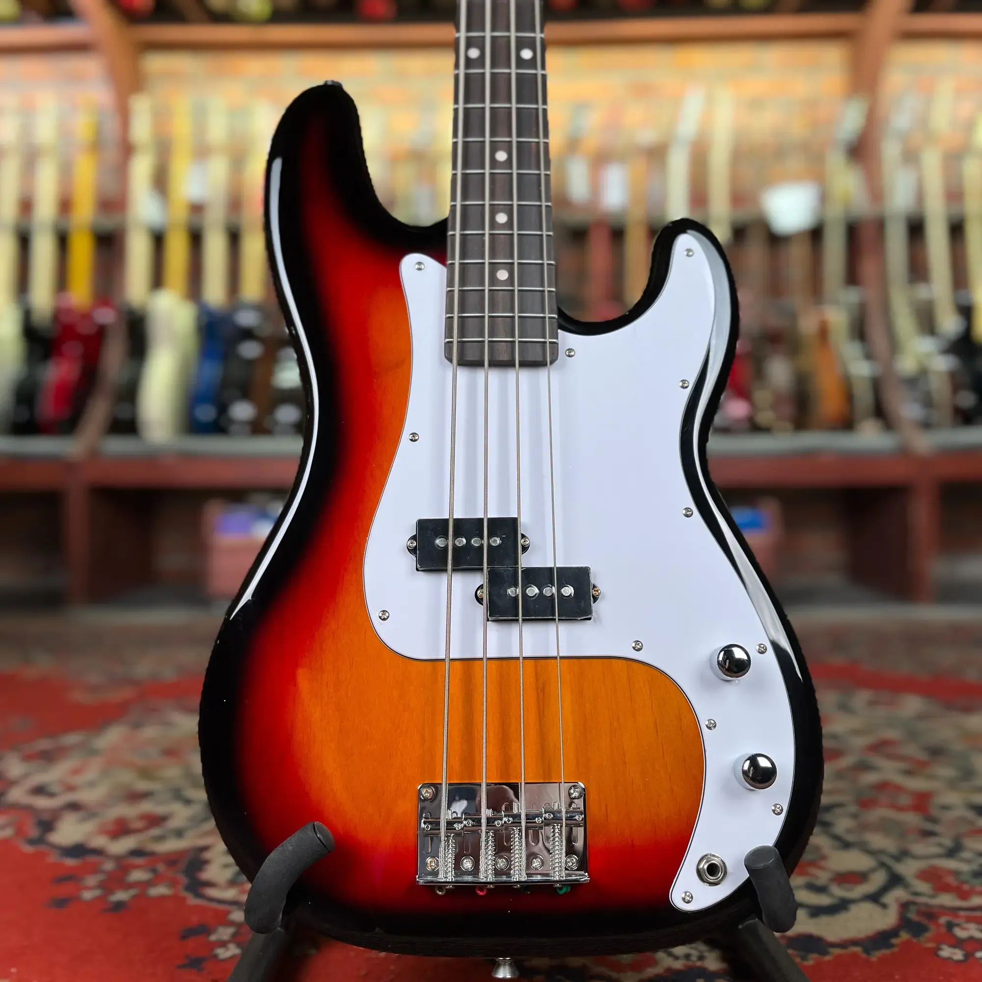 Бас-гитара DeMarco DMPB200 Precision Bass Sunburst