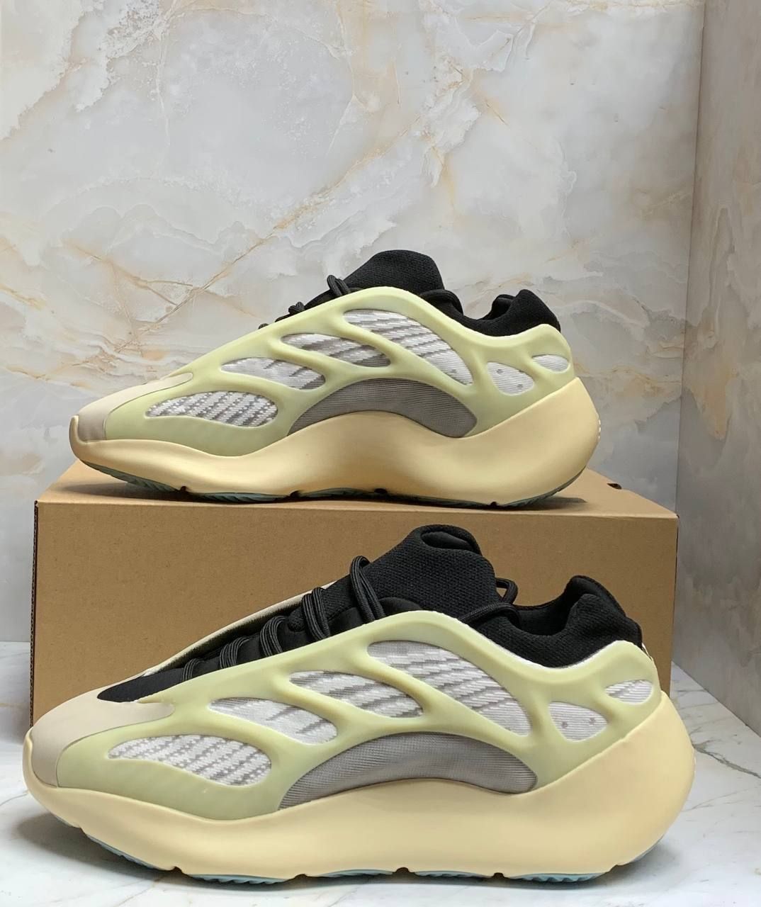 Кроссовки Yeezy boost 700