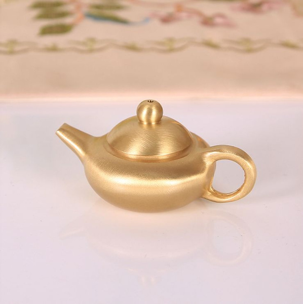 Латунный чайник Креативный макет рабочего стола (по два чайника на один ...