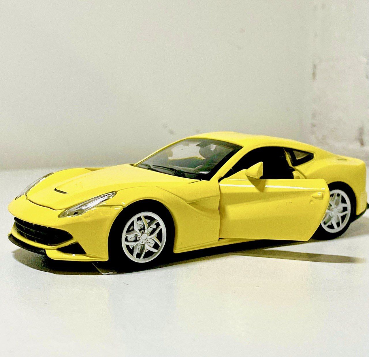  Ferrari    132 -         - OZON 995112289