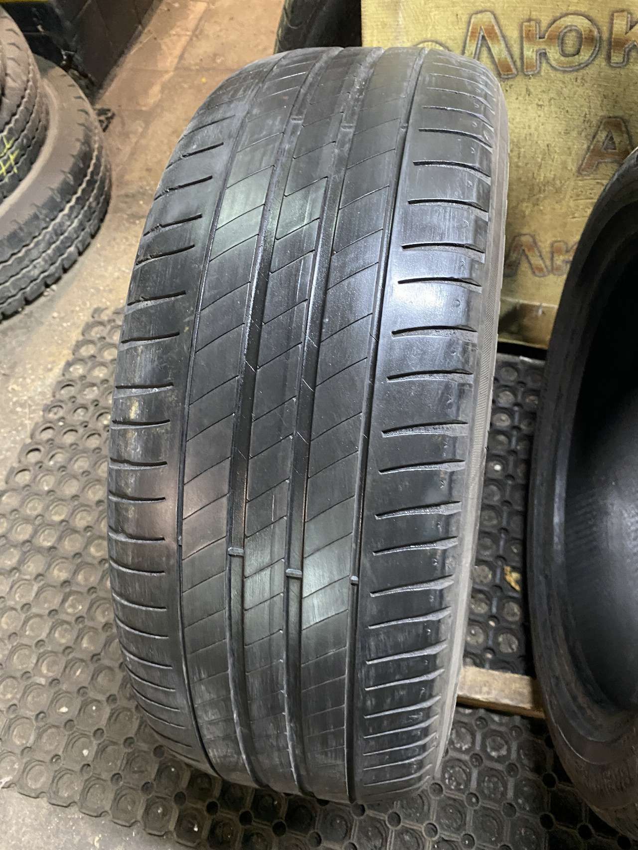 Мишлен 215 55 r17. Michelin Primacy 4 235/45 r18 98w. Michelin 17r Archa. Michelin Primacy 3 бу.