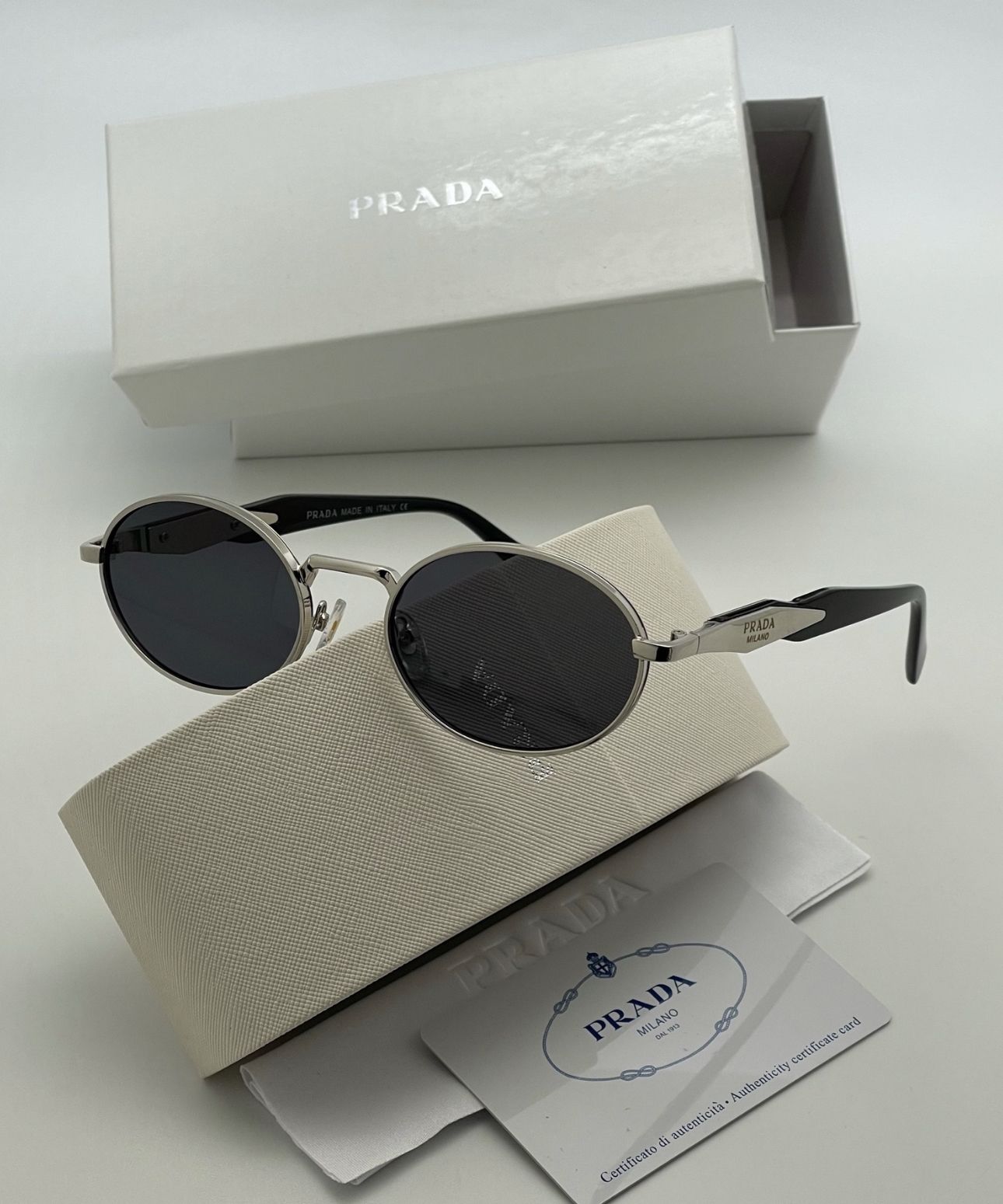Очки Prada солнцезащитные...
