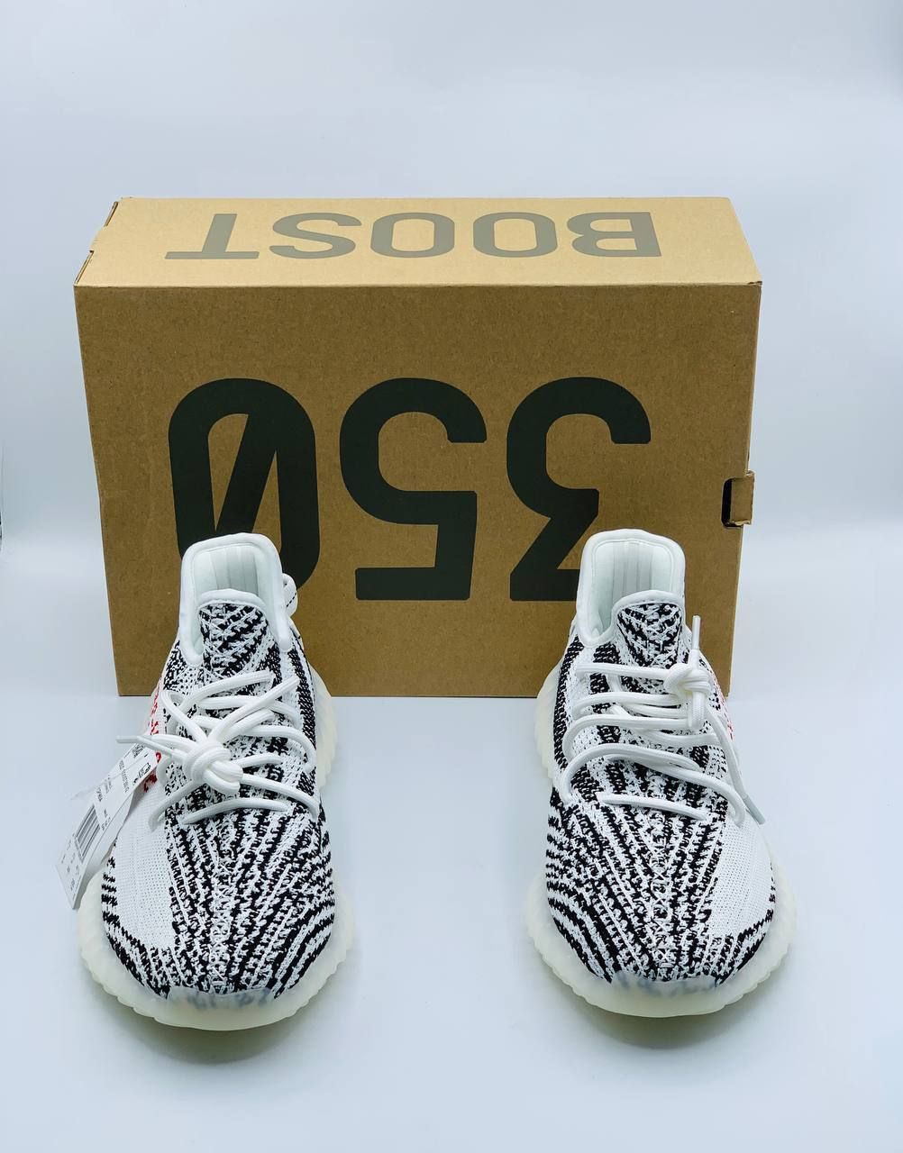 Кроссовки x Yeezy Boost 350 v2 - купить с доставкой по выгодным ценам в  интернет-магазине OZON (1544741924)