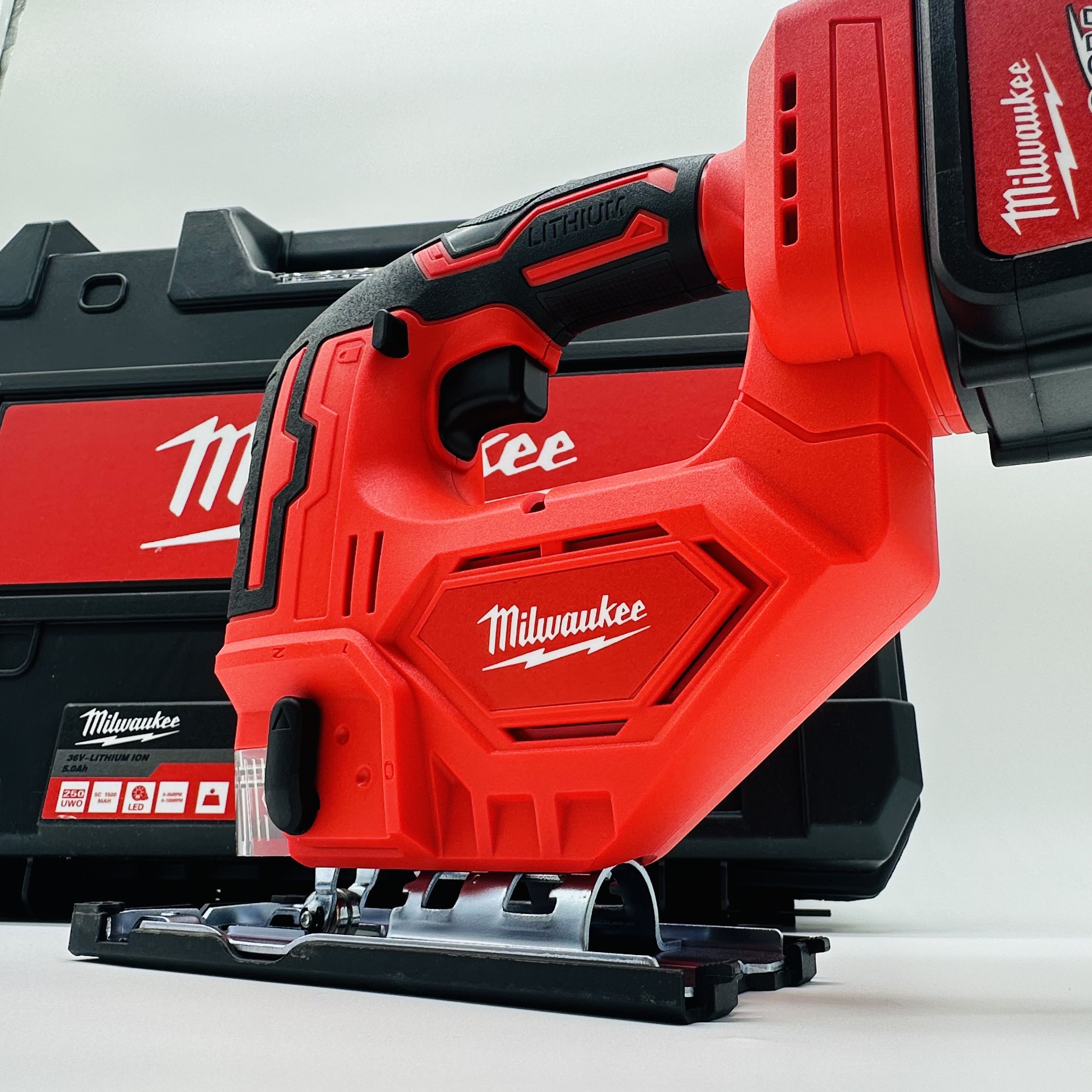 Аккумуляторный электро лобзик Milwaukee 36V 5Ah с кейсом