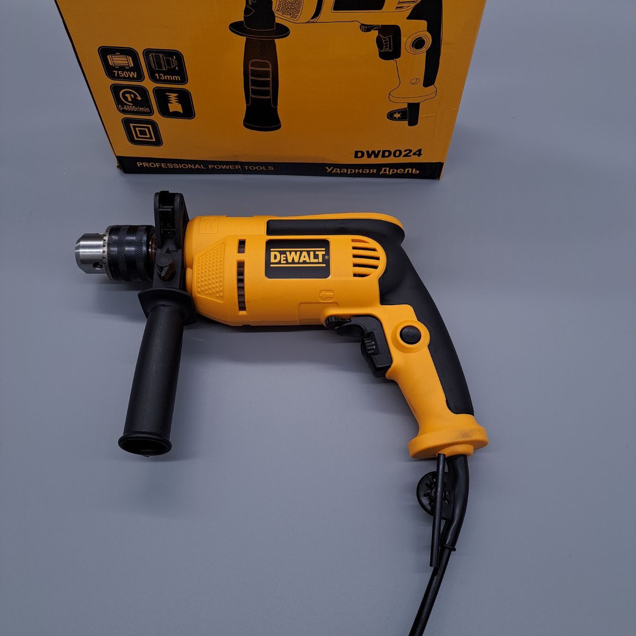 Дрельударнаяэлектрическая/ЭлектродрельDewalt710Вт,3000об/мин,48000уд/мин,сетевая,Dewalt