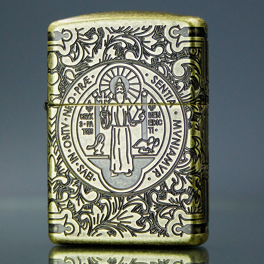 Зажигалка бензиновая Zippo St. Benedict Design Armor Antique Brass