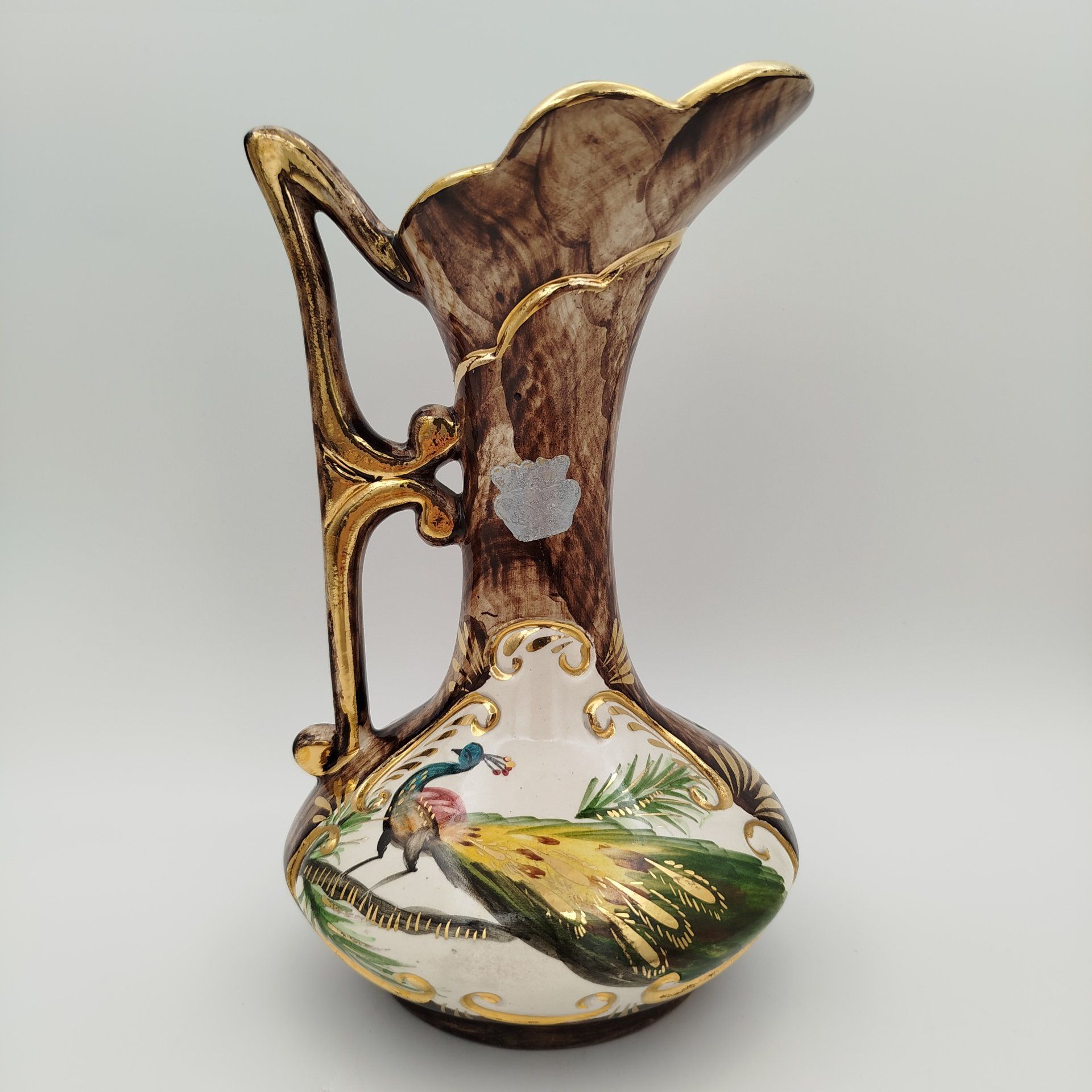 Винтажный интерьерный кувшин ваза украшенный ручной росписью с павлином в медальоне, H. Bequet Quaregnon, керамика, роспись, золочение, Бельгия, 1950-1970 гг.