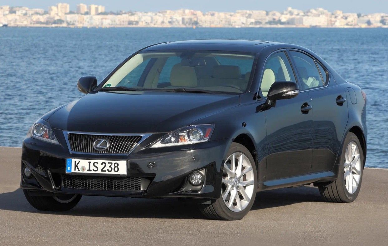 Стекло для фары Lexus IS250, 300 2 II рестайлинг 2010-2016 г.в. левое и правое (Комплект из 2 шт)