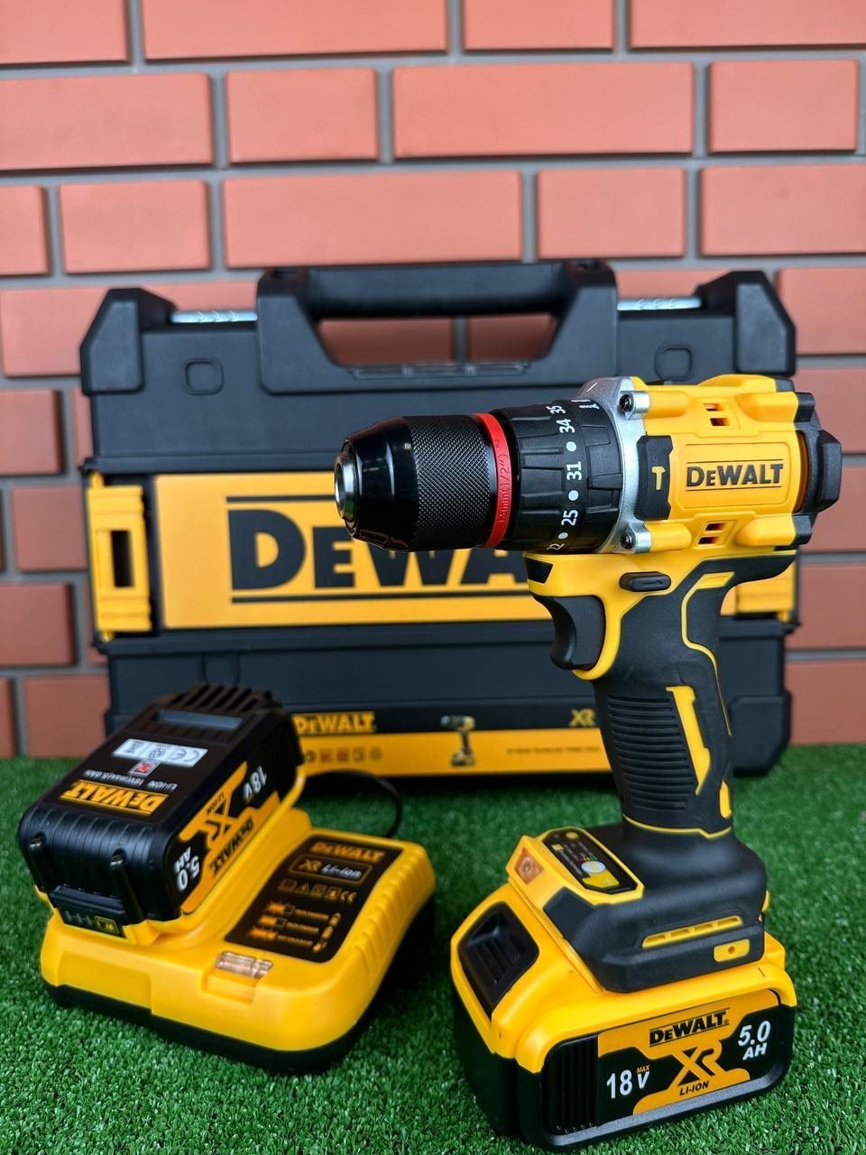 Шуруповерт аккумуляторный бесщеточный Dewalt 18V, дрель-шуруповерт Деволт 18В, 42 Нм 2АКБ