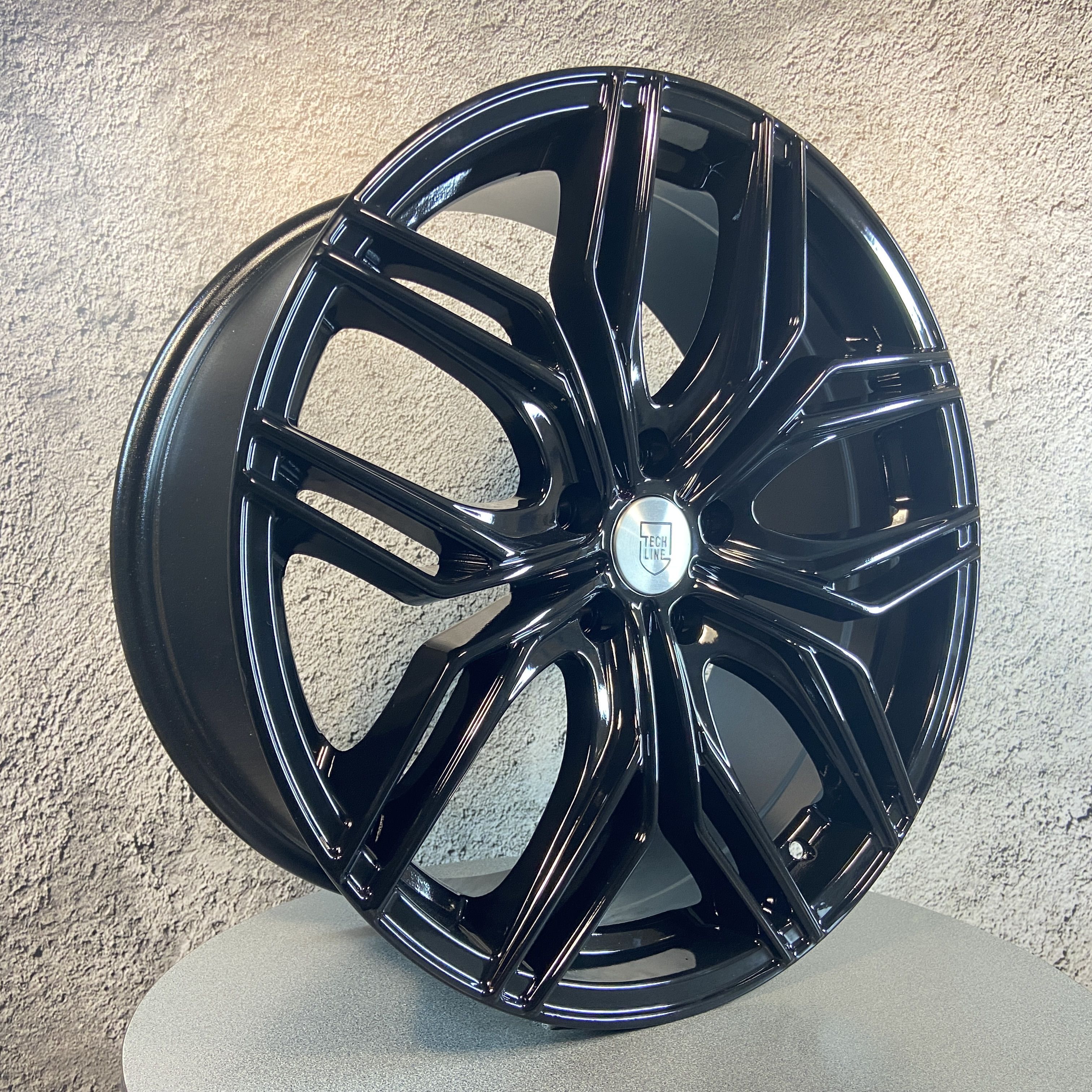 TL  Колесный диск Литой 20x8.5" PCD5х114.3 ET42 D67.1