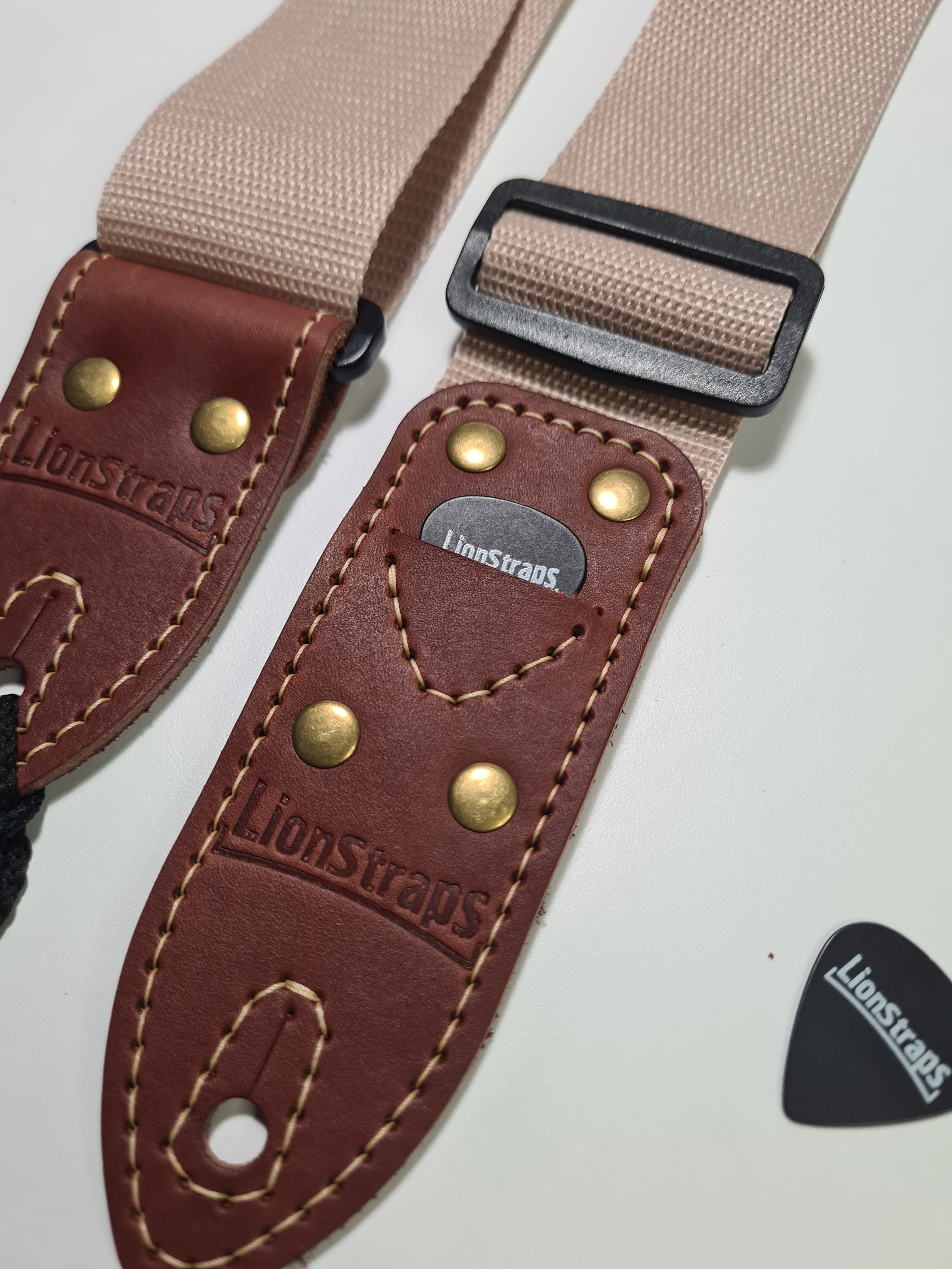 Гитарныйременьручнойработыизнатуральнойкожи