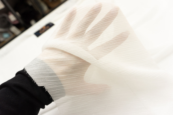 Шифон креш жатка белый с блеском - купить с доставкой по выгодным ценам ...