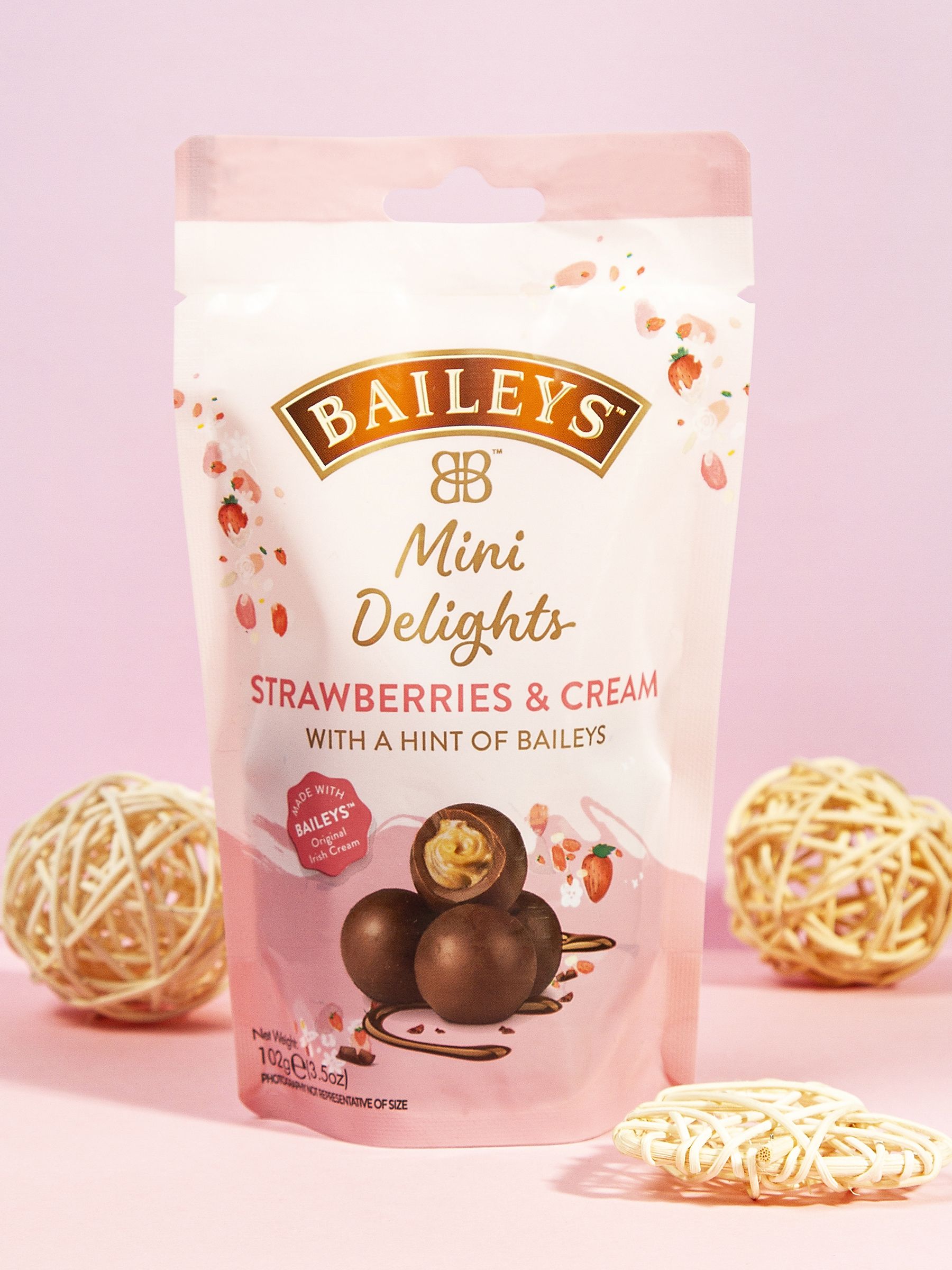 Шоколадные конфеты Baileys Strawberry cream mini delights 102 гр