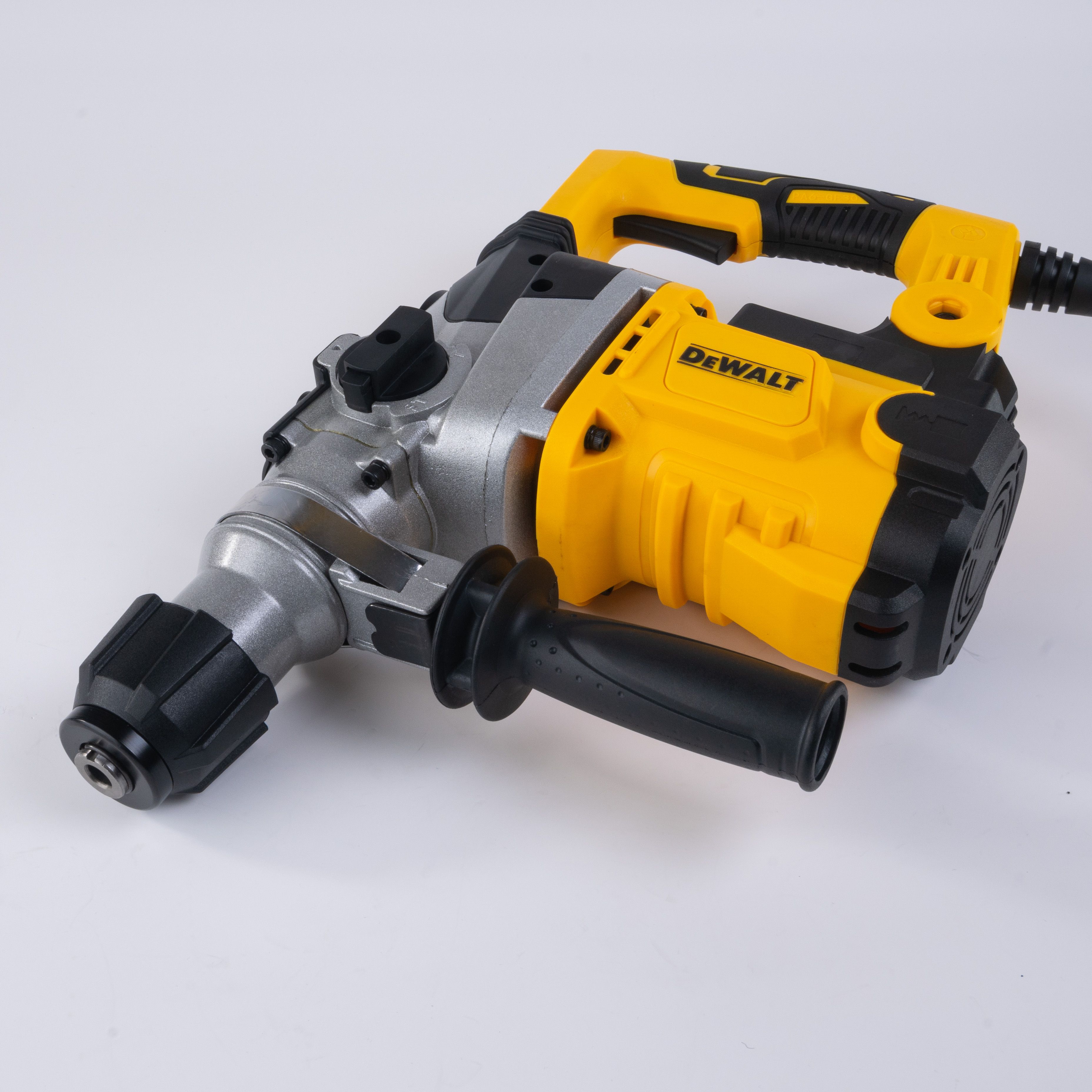 DeWalt Перфоратор 1680 Вт, 0 акк.