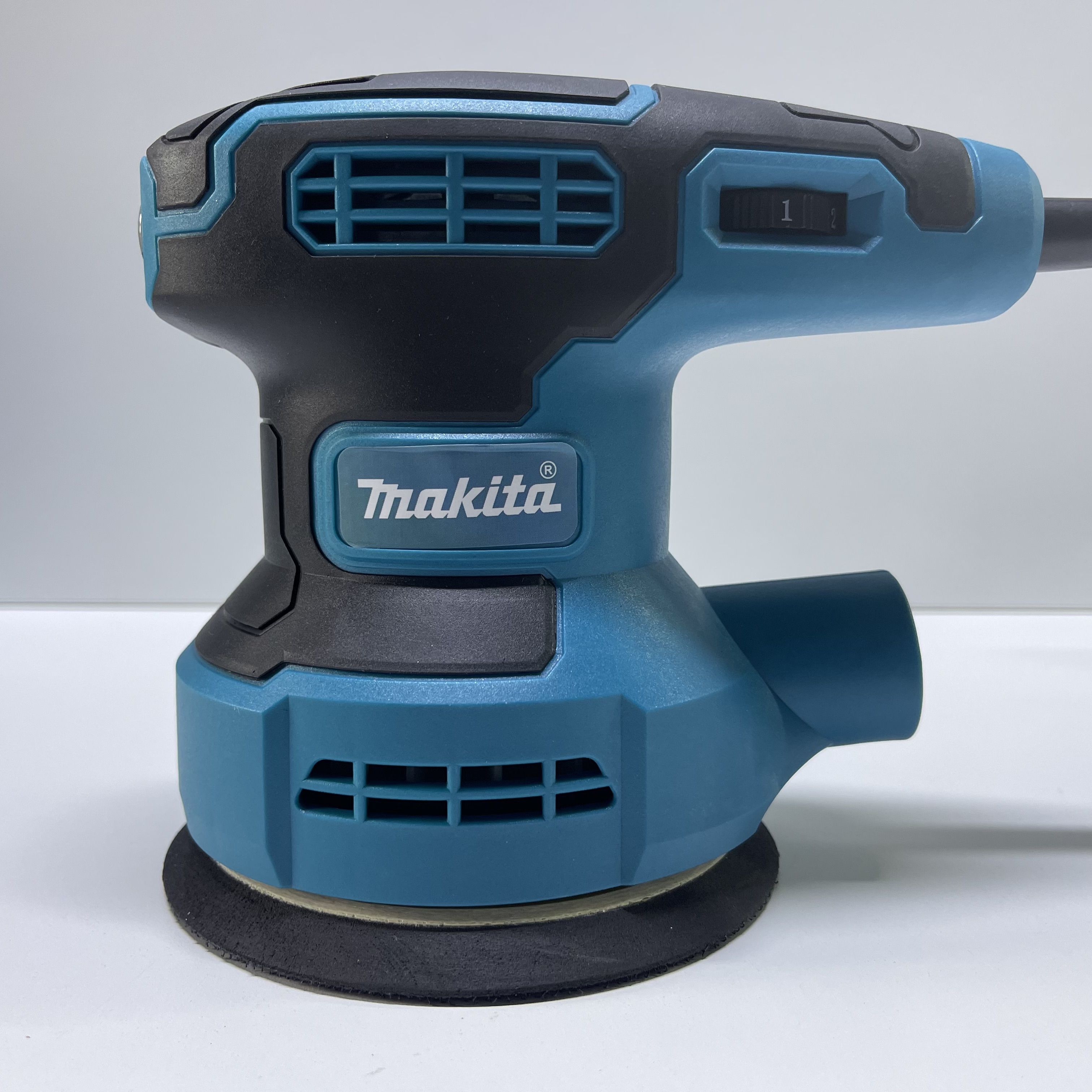 Шлифовальная машинка MAKITA BO5030