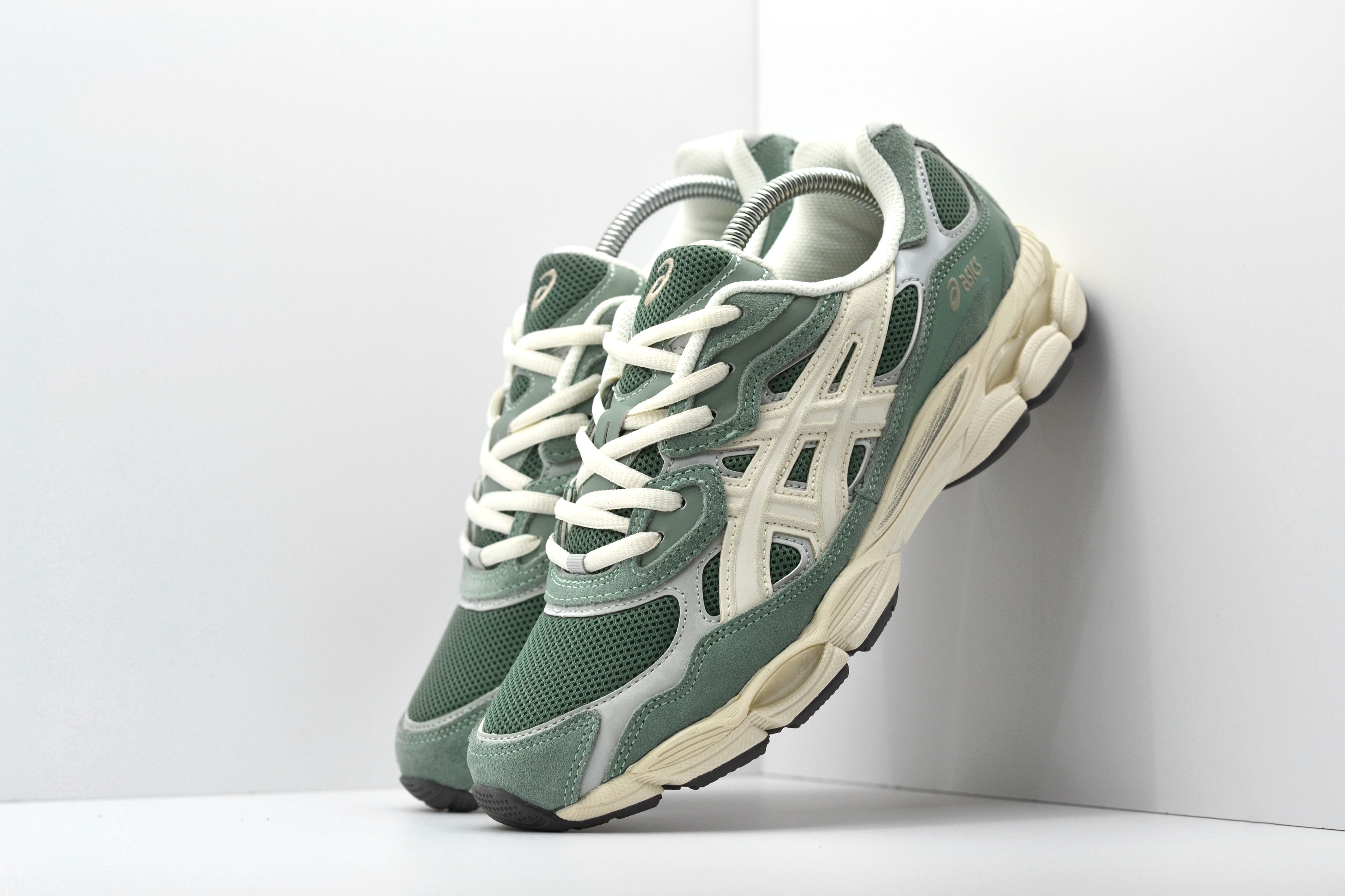 ASICS GEL NYC OZON 1586782676