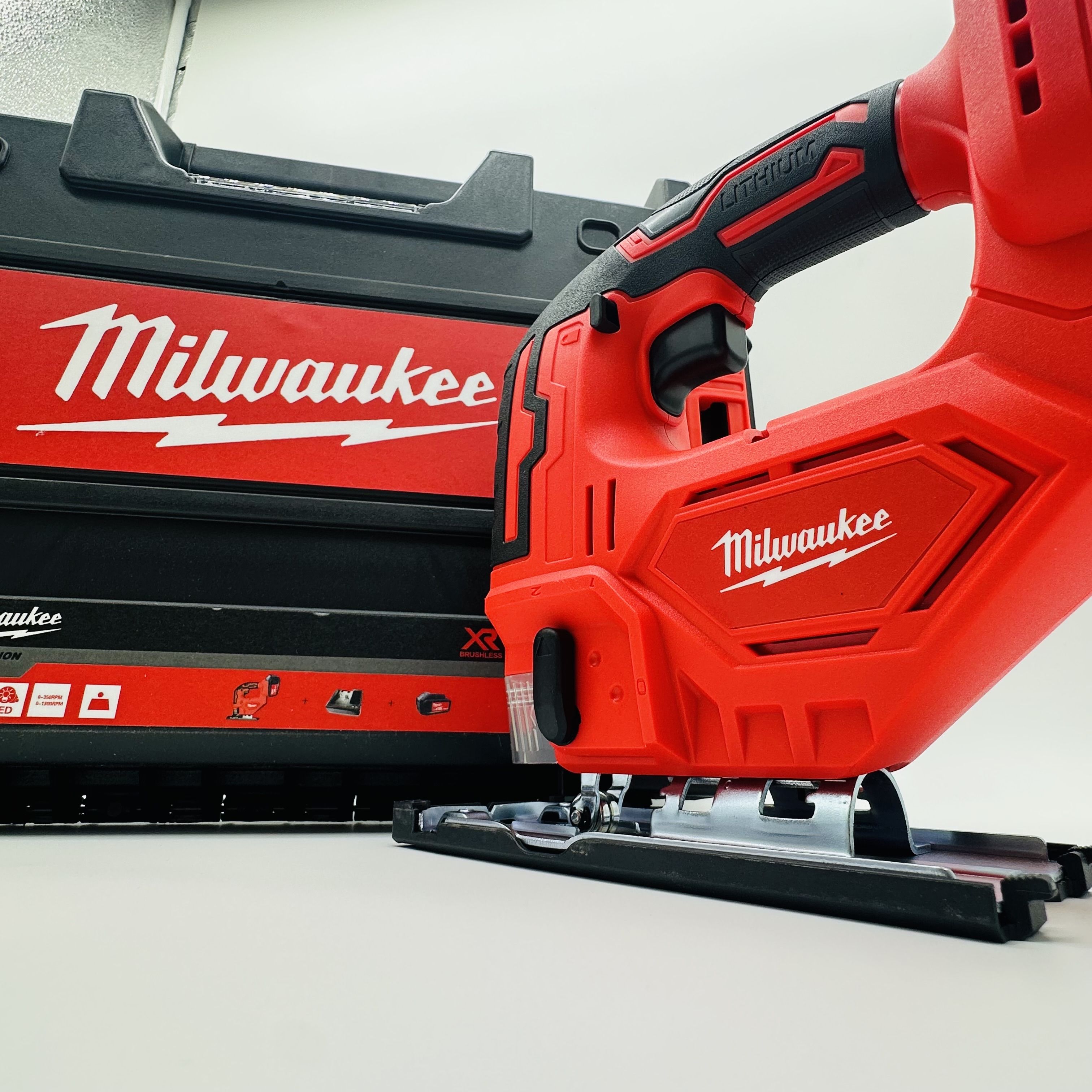 Лобзик аккумуляторный Milwaukee 36v