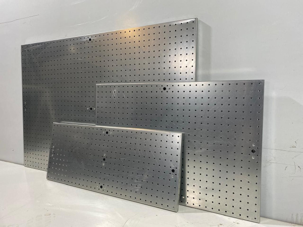 Металлическая перфорированная панель 755*505 мм. Оцинкованная ...