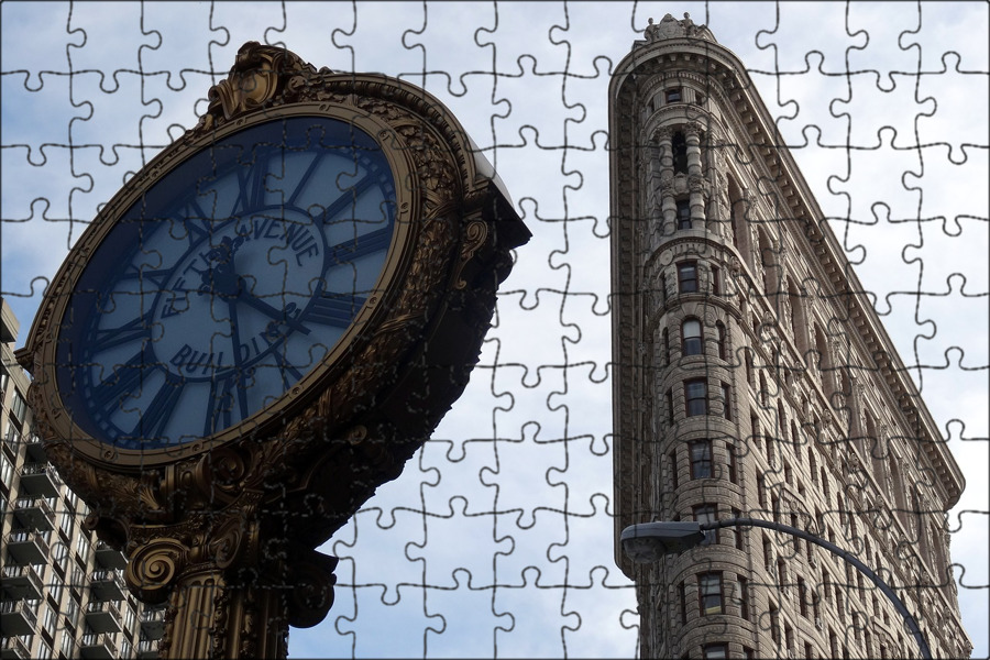 Часы сша. Flatiron building. Часы в Америке. Высотка с часами. Здание с часами Америке.