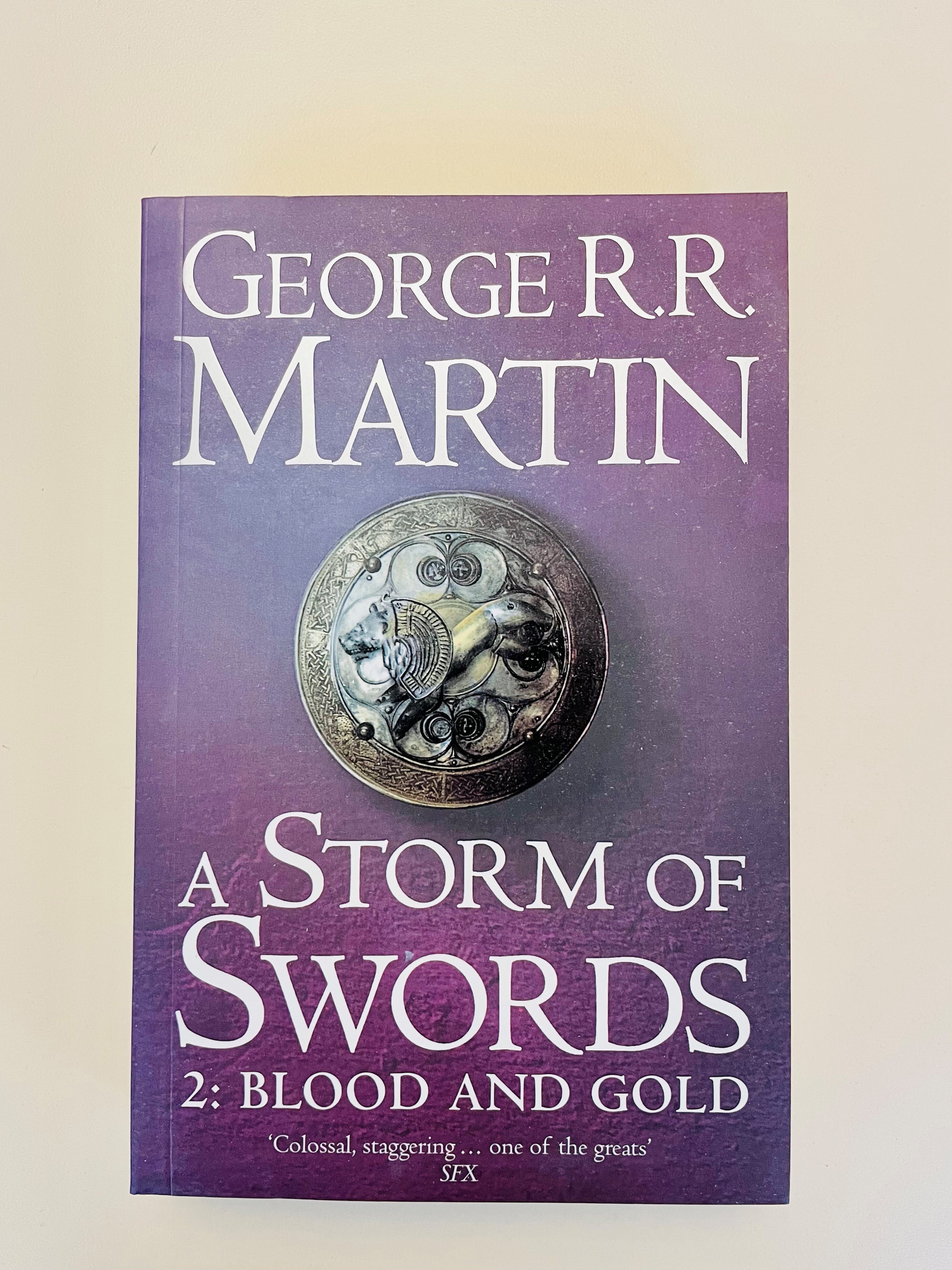 Книга A Storm of swords 2: Blood & Gold / A Song of Ice and Fire / A Storm  of swords 2: blood and gold / Буря мечей Часть 2 / Песнь льда и огня / Игра  престолов / Джордж Р.Р. Мартин | Martin George R. R. - купить с доставкой  по выгодным ценам в ...