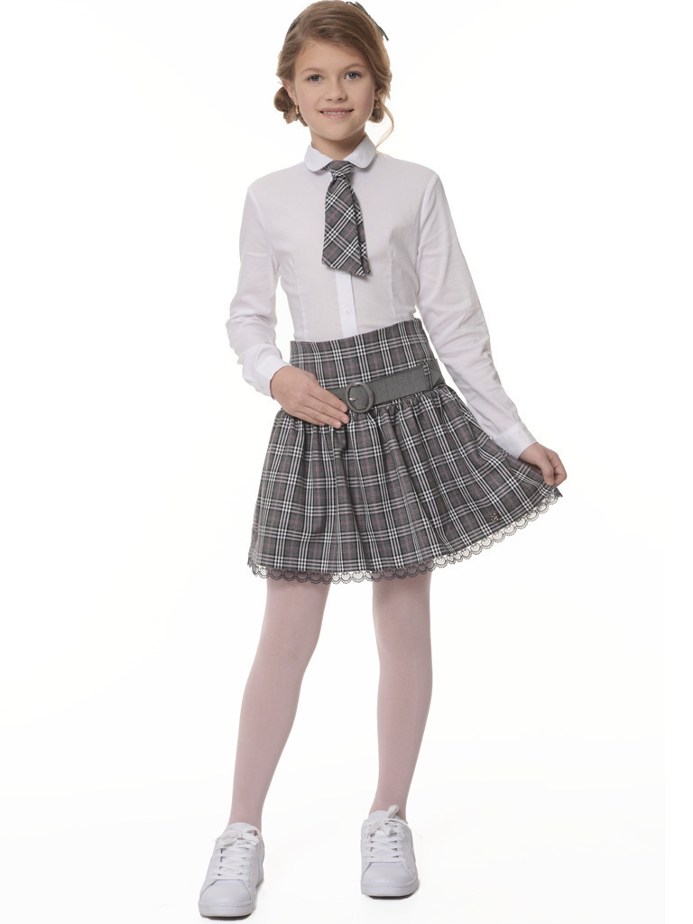 Девочка в школьной юбке