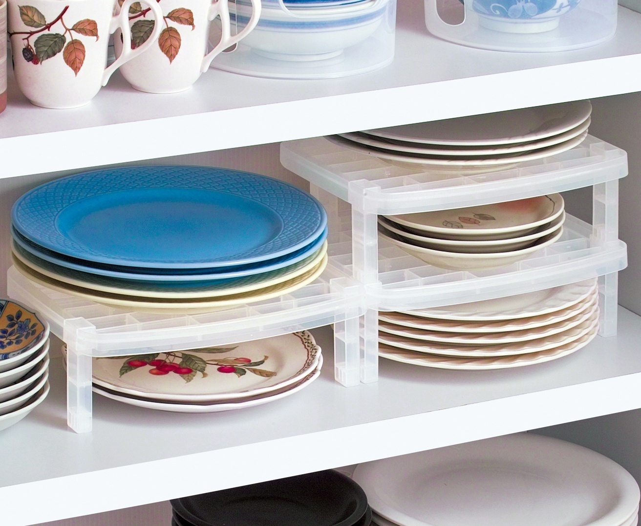 Хранение тарелок на кухне в шкафу