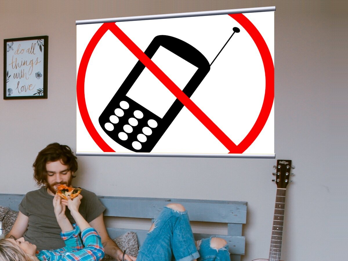 Правда что телефоны запретят. Телефоны запрещены в школе. Сотовые телефоны запрещены. Пользование телефоном в школе. Запрет использования телефона.