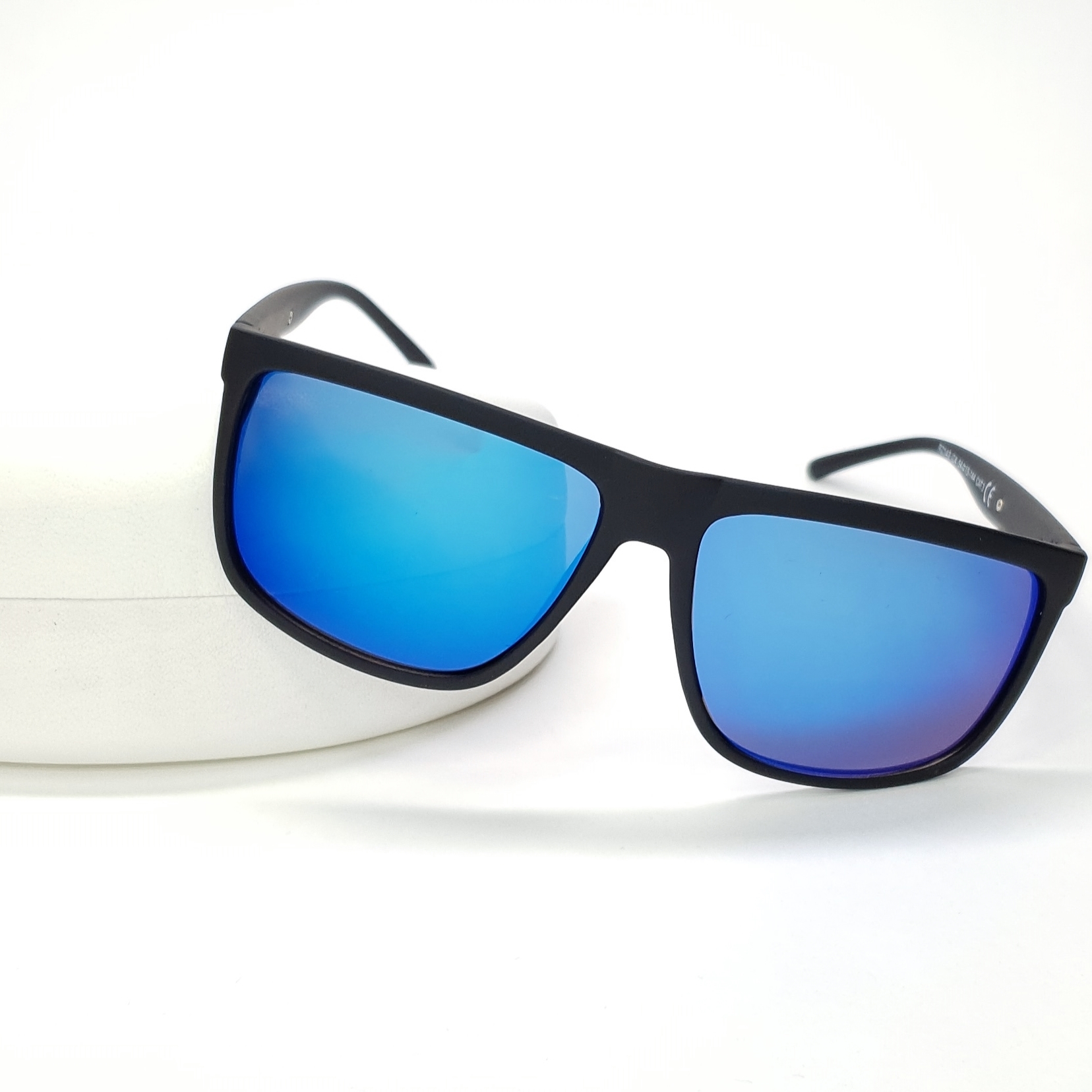 Lero очки солнцезащитные. Солнцезащитные очки. Прямоугольные очки солнцезащитные. Синие солнцезащитные очки. Двойные очки солнцезащитные.