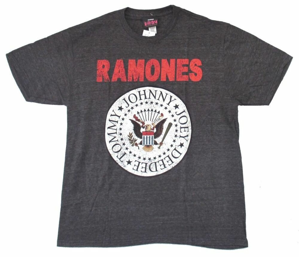 Футболка Ramones. Ramones футболка логотип. Рубашка Ramones лого+кеды. Футболка Ramones Rocket to Russia.