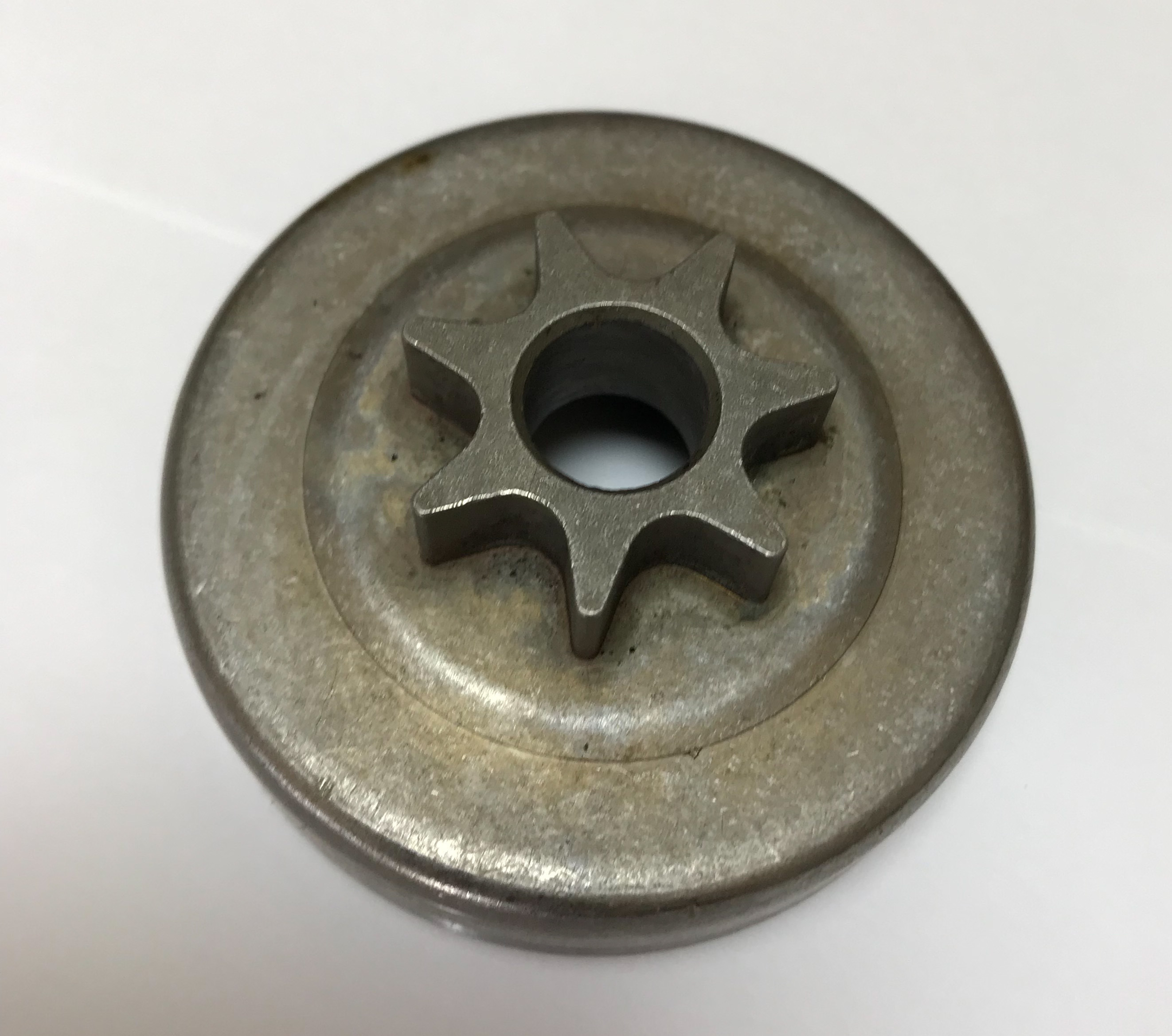 Звездочка для бензопилы олео мак 941с. Олео мак бензопила 941 барабан сцепления. Звездочки на олео мак. Олео мак бензопила 941 барабан сцепления. Homelite timberman 45 звездочку с шпонкой.