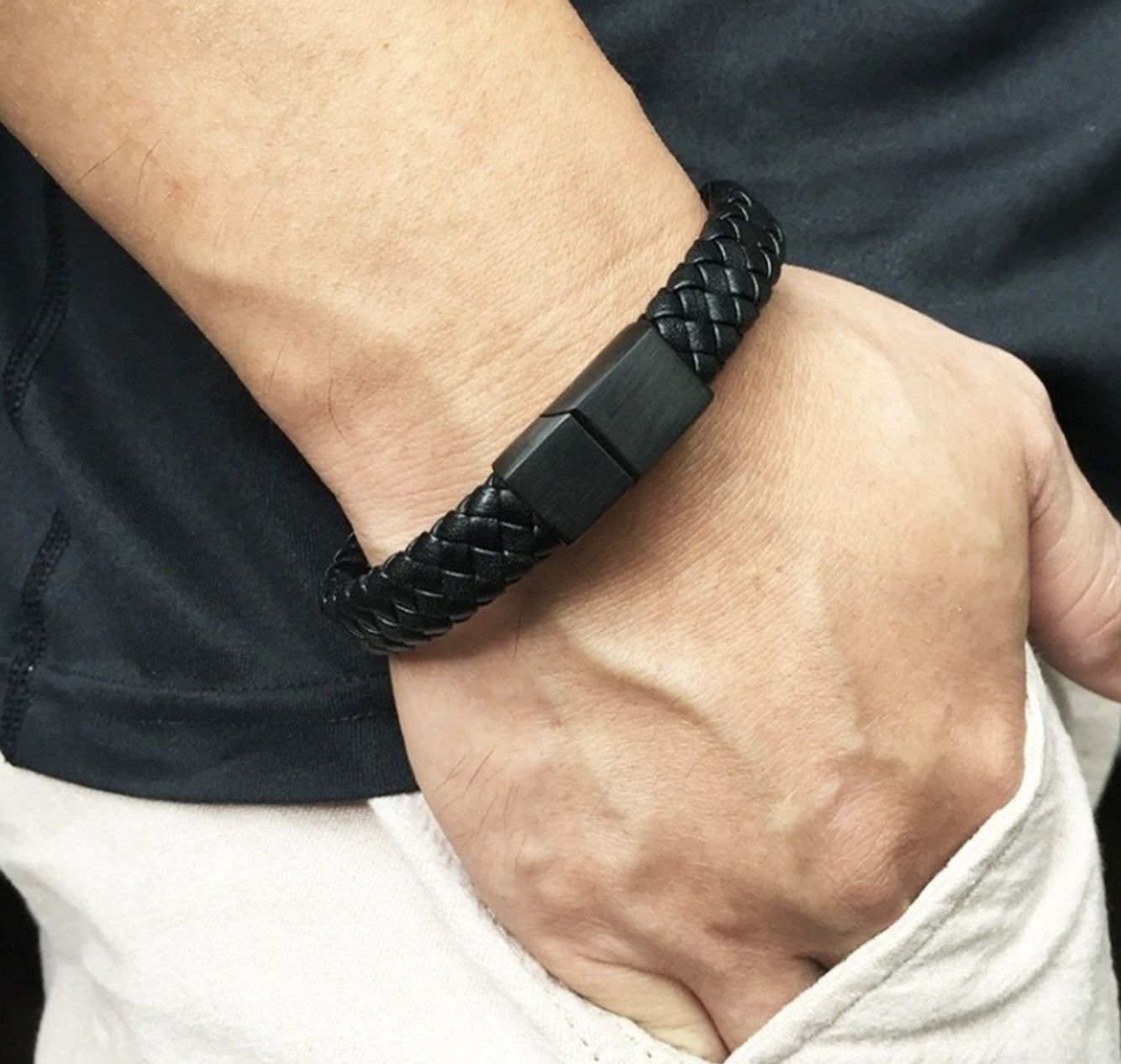 широкие запястья. мужская кисть руки. широкие запястья. кожаный шнурок на запястье. как сделать широкую запястье.