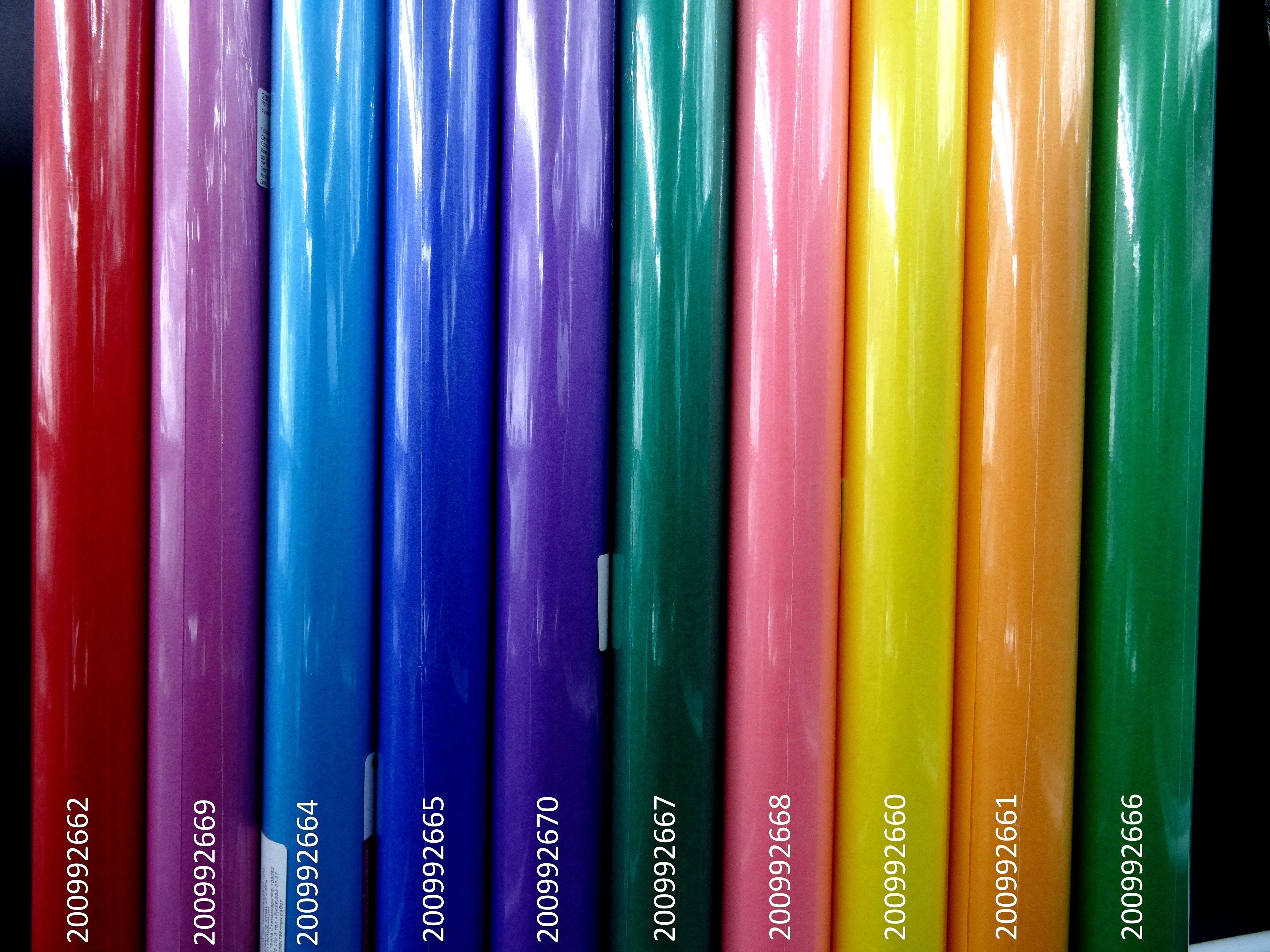 бумага тишью в рулоне. бумага тишью с крафт бумагой. бумага тишью в рулоне для упаковки. розовая. тонкая оберточная бумага.