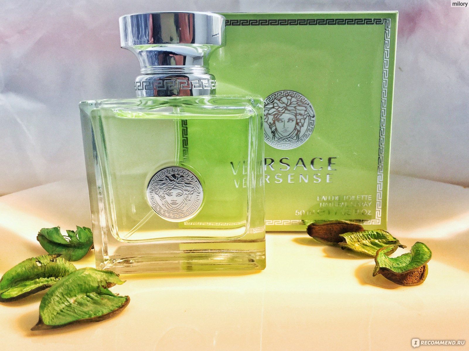 Духи versace versense. Versace versense 50ml edt зелёный. Духи versace versense. Аромат версаче версенсе. Версаче версенс.