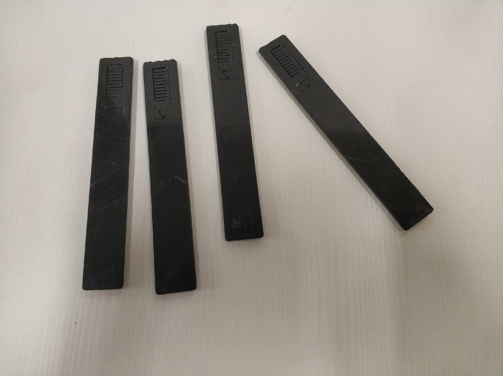 Заглушка рейлинга форд фокус 2. Заглушка молдинга. Заглушка молдинга форд фокус 2. Заглушка рейлинга mazda cx-9. Заглушка молдинга крыши солярис хэтчбек 87214-1r200.