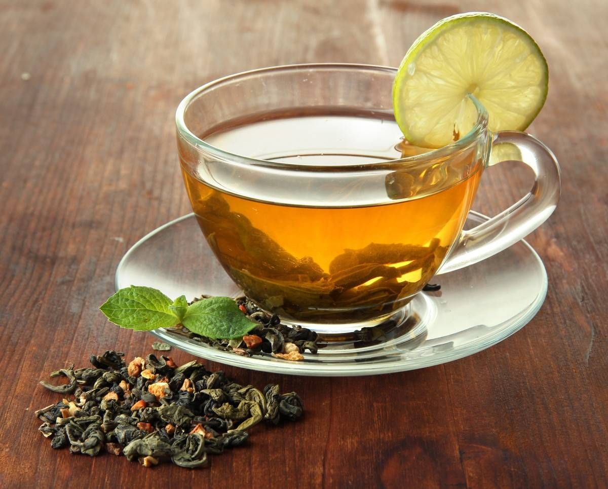 Можно в пост пить чай с сахаром. Зеленый чай с бергамотом. Чай зелёный «чай с манго». Чашка с чаем. Чашка чая с бергамотом.