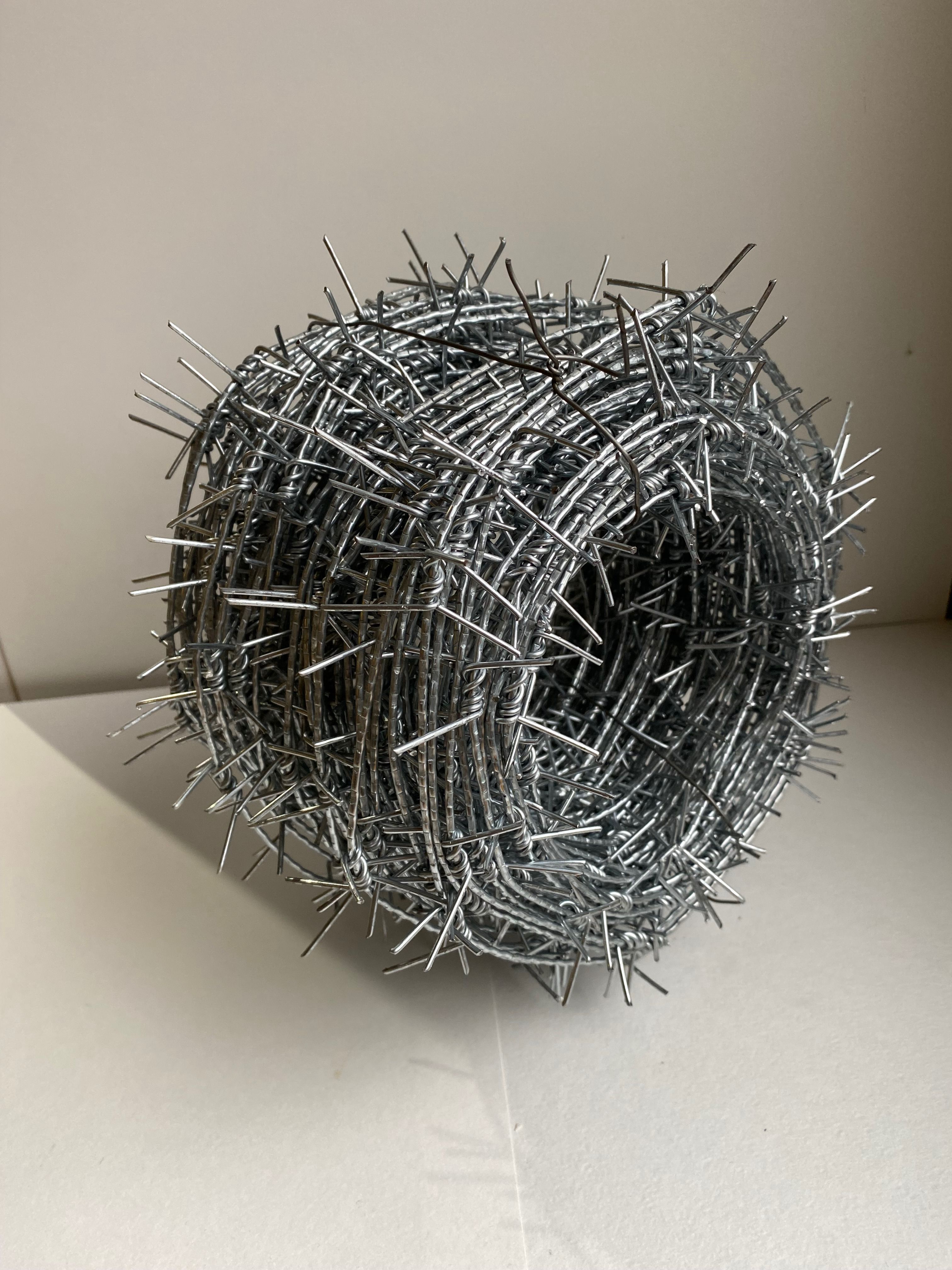 Проволока колючая одноосновная рифленая оцинкованная. Проволока колючая одноосновная рифленая. Проволока колючая одноосновная рифленая оцинкованная. Проволока колючая 285-69. Проволока одноосновная рифленая.