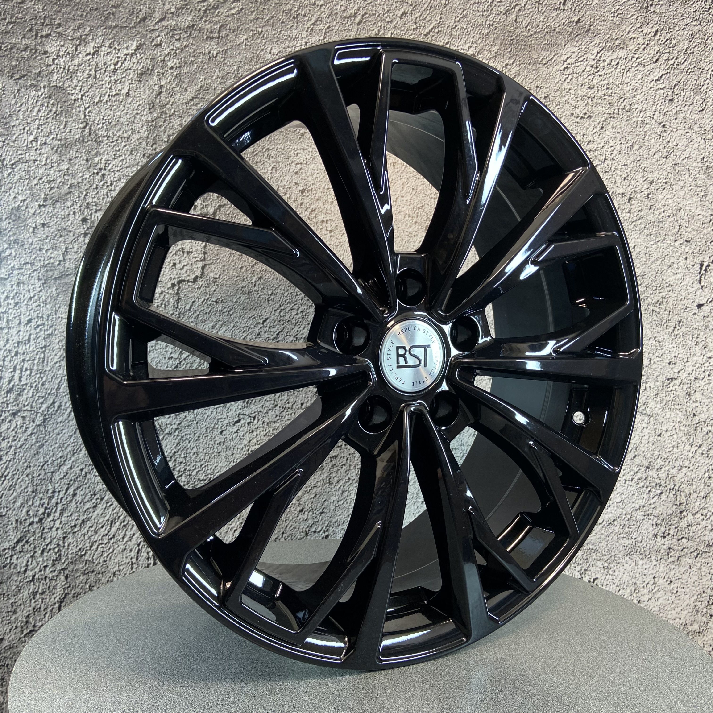 RST  Колесный диск Литой 18x7" PCD5х108 ET36 D65.1