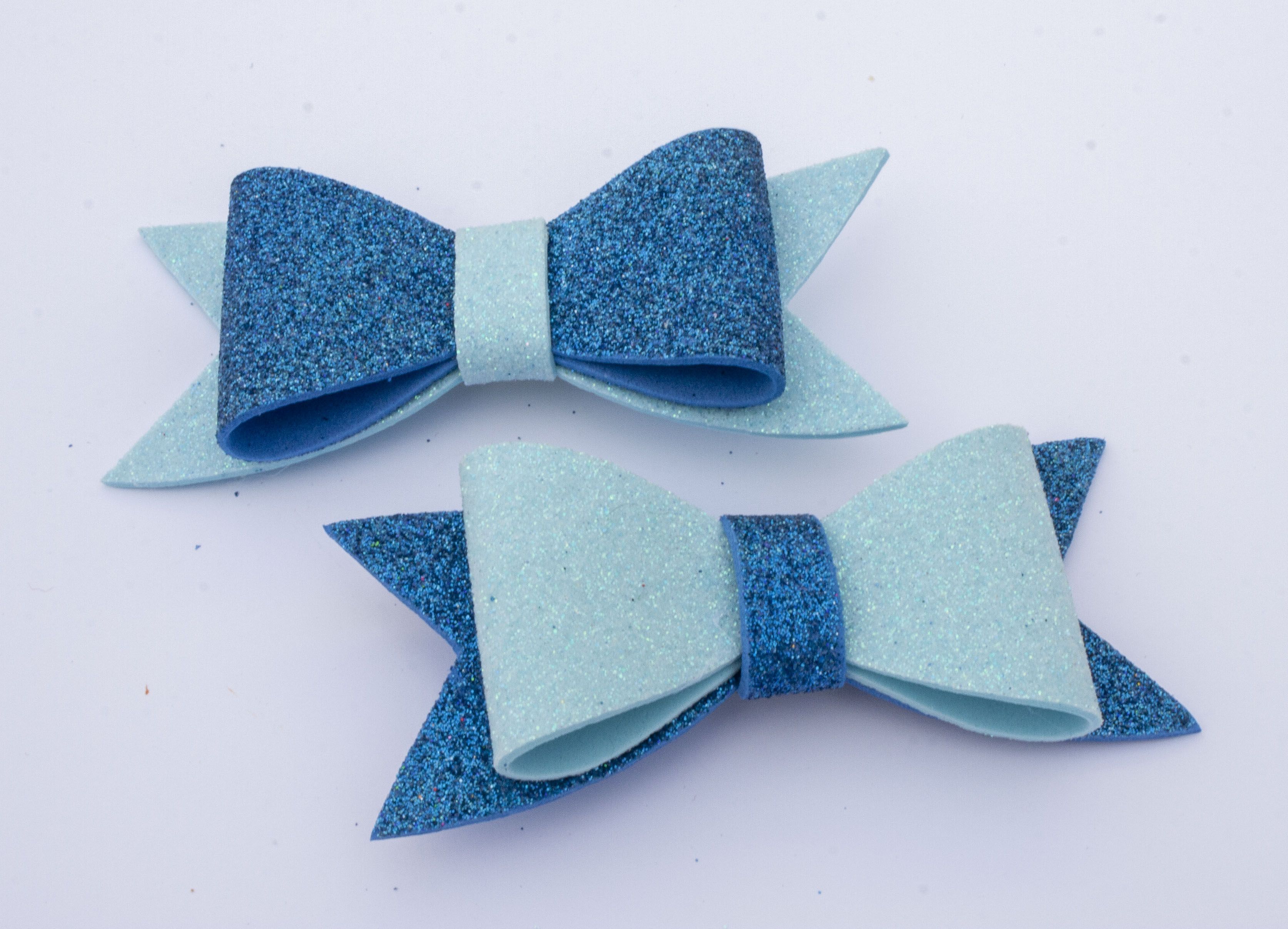 Бантик из фоамирана блестящего. Резинка с бантиком. Заколки из глиттерного фоамирана. Бантик из фоамирана блестящего. Батик из глиттерного фоамирана.