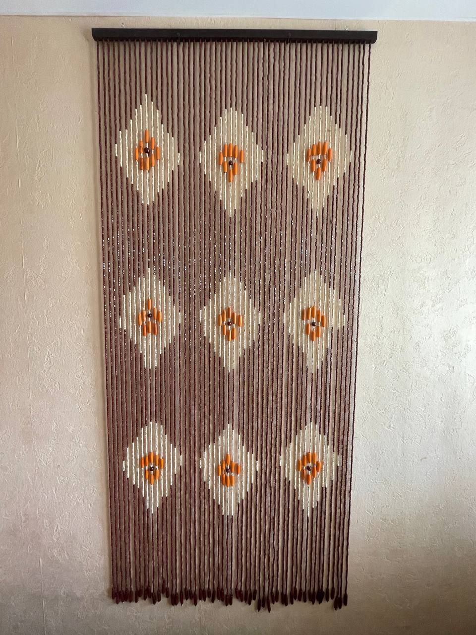 Деревянные шторы на двери