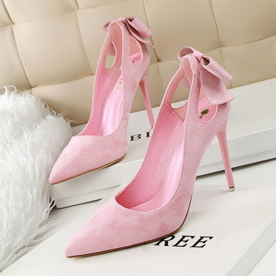 Нежно розовые туфли