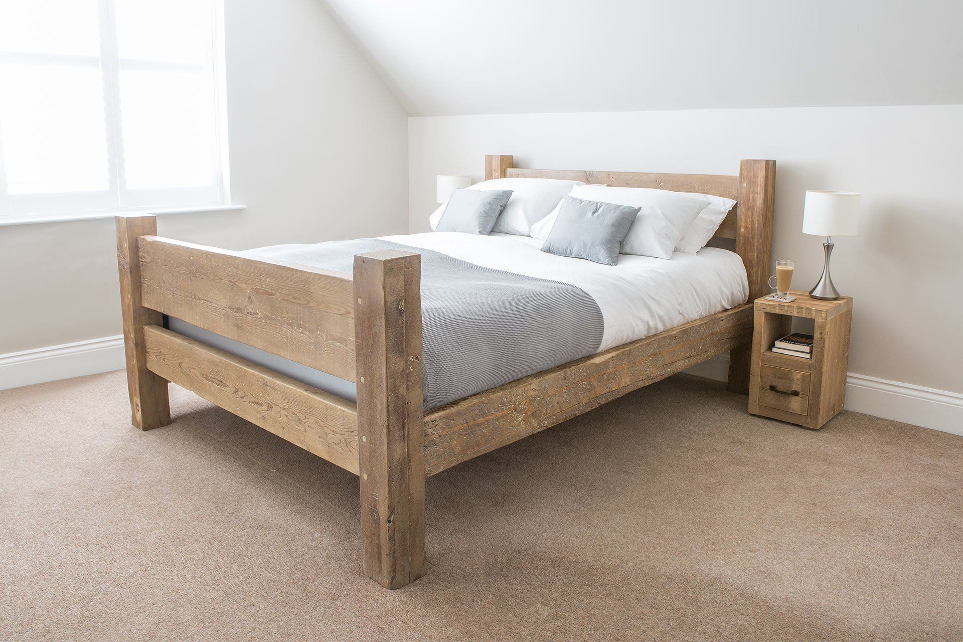 деревянные кровати из досок