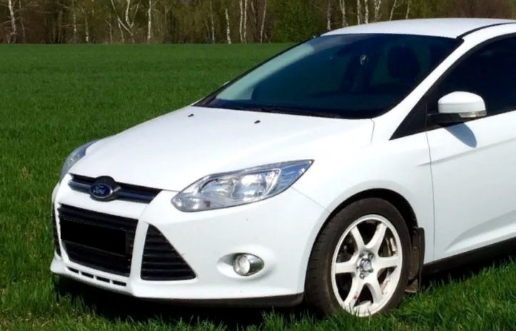 Бампер передний Ford Focus 3 Форд Фокус 3 (2011-2015) БЕЛЫЙ - Frozen white