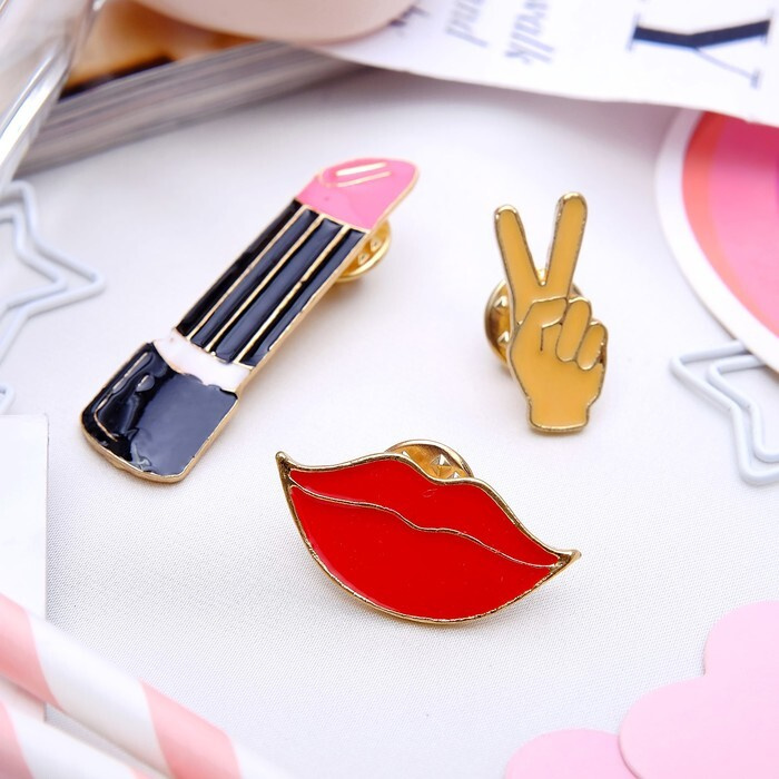 Набор Металлических Значков Новогоднее Кино