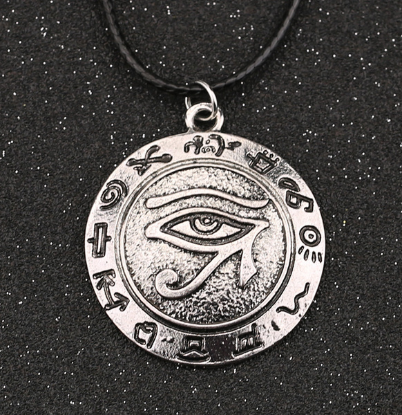 Не просто украшения: какие виды амулетов реально работают и как их выбрать