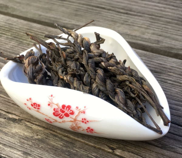 Зеленый шен пуэр Нуцзян Баньцзы Ча "Чай в форме косичек из Нуцзян" 100г ...