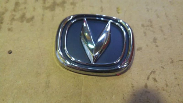 эмблема "v" боковая Changan CS35 - WHCQ арт. S101130-0100 - купить по ...