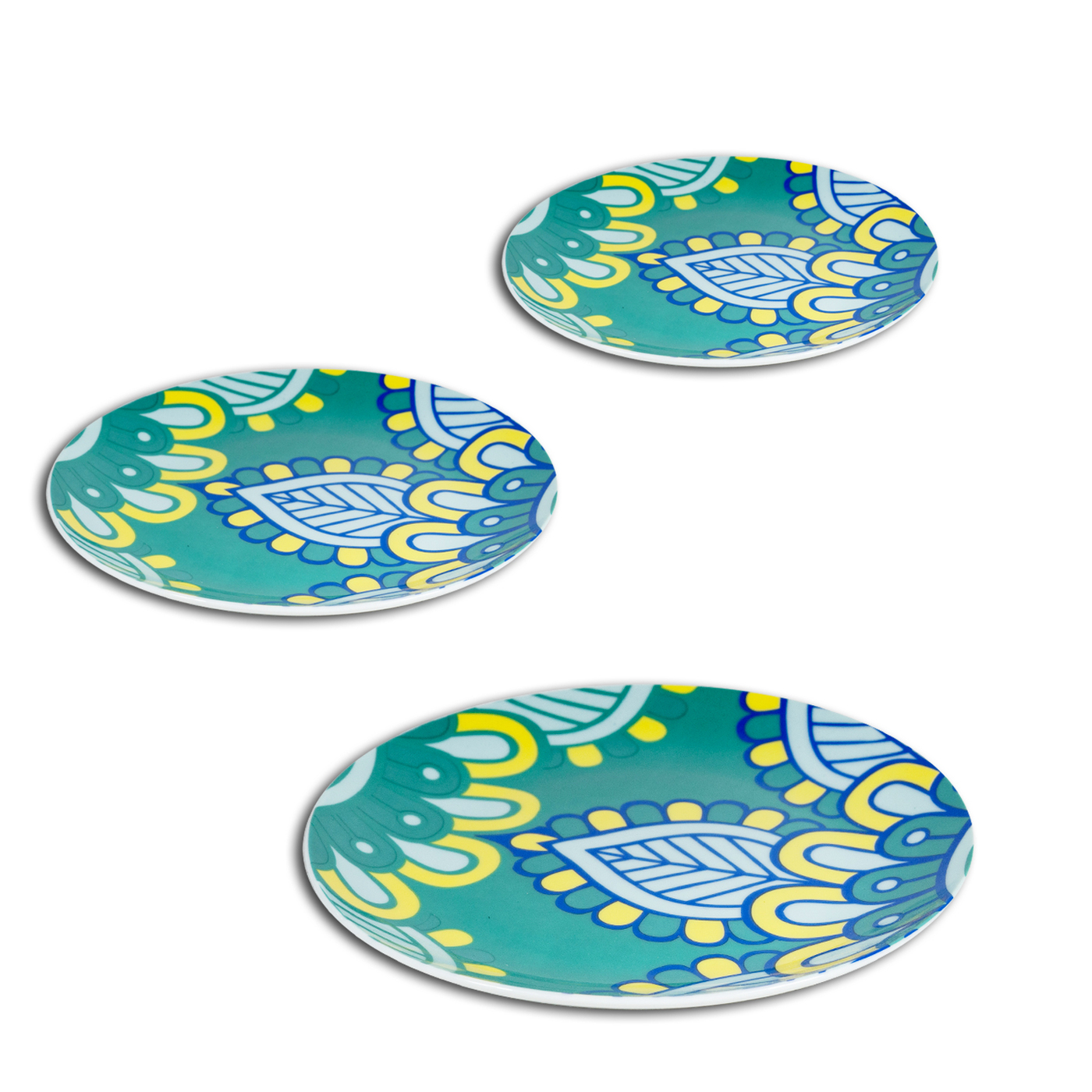 Посуда тарелки. Чистая посуда. Белая тарелка. Тарелка сбоку. Сложенные тарелки.